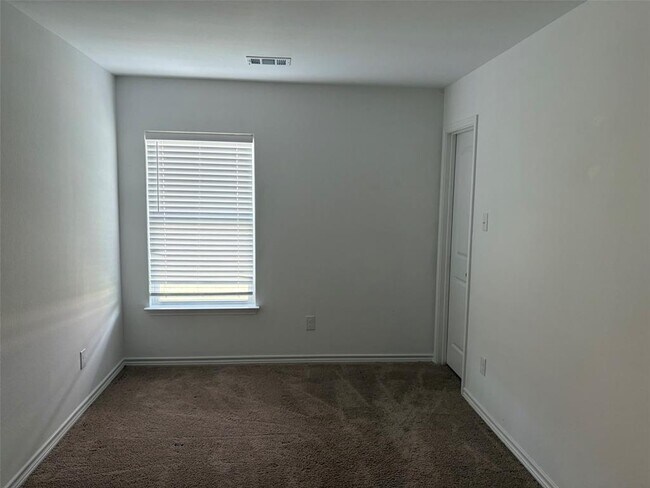 Building Photo - 14213 Prairie Sod Ln