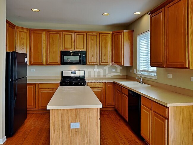 Building Photo - 16438 Fairfield Dr