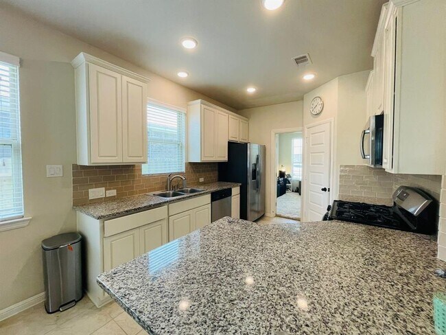 Building Photo - 7927 Tindarey Maple Trace