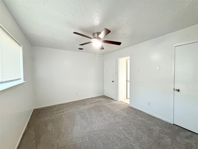 Building Photo - 10423 Kirkshire Dr