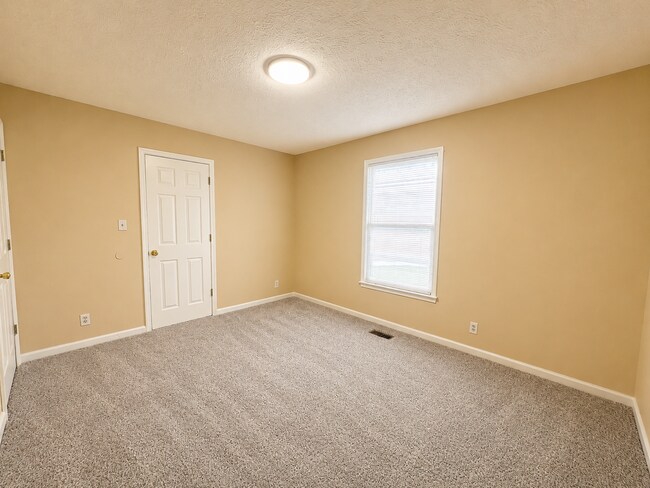 Building Photo - 3413 Clearwater Dr