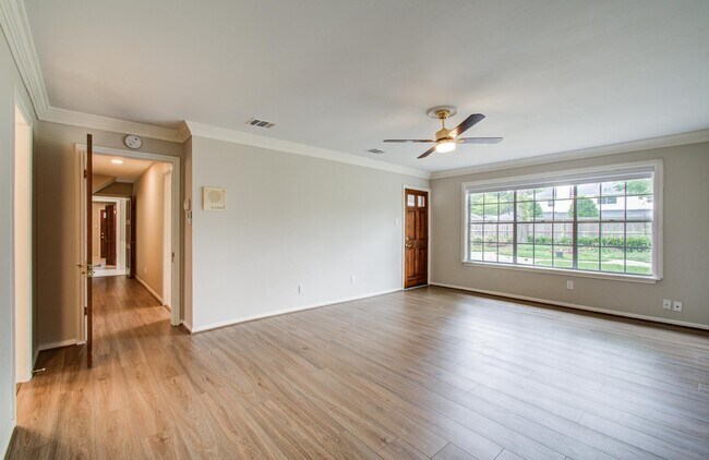 Building Photo - 11022 Riverview Dr