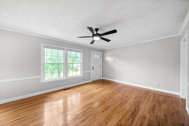Building Photo - 541 Donna Dr