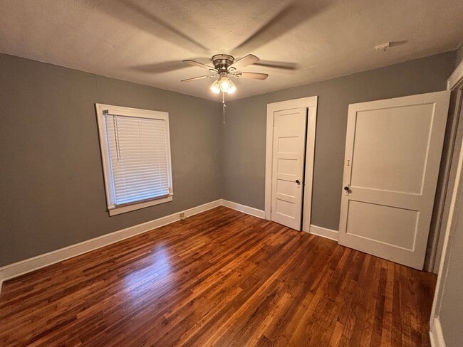 Building Photo - 3 Bedrooms- 1 Bathroom- House in East Rome!