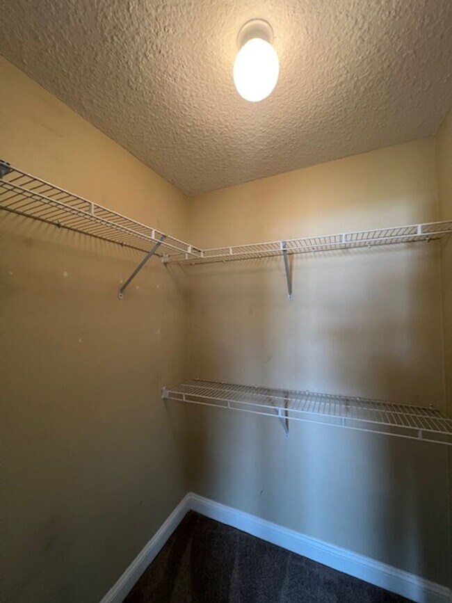 Building Photo - Oakleaf Home For Rent