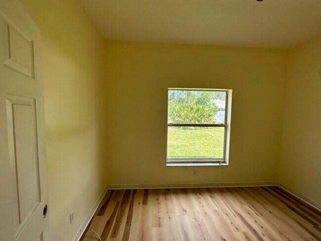 Building Photo - Large Home for rent !