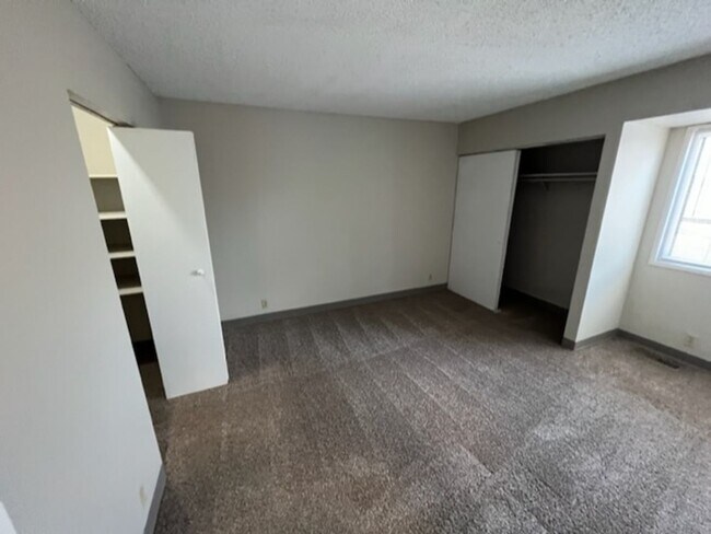 Building Photo - 2Bed DOWNTOWN!!