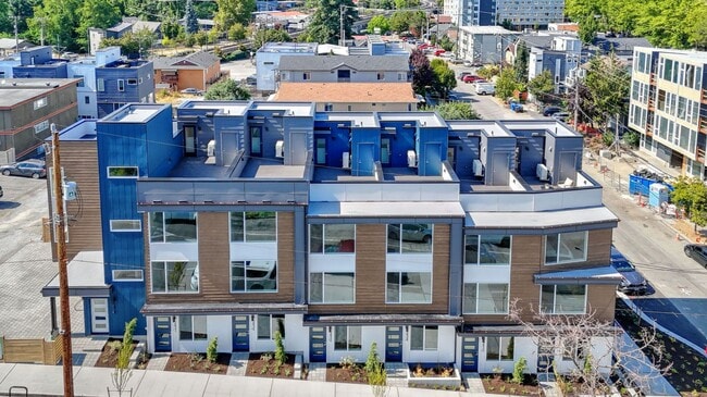Building Photo - Modern Mount Baker Living