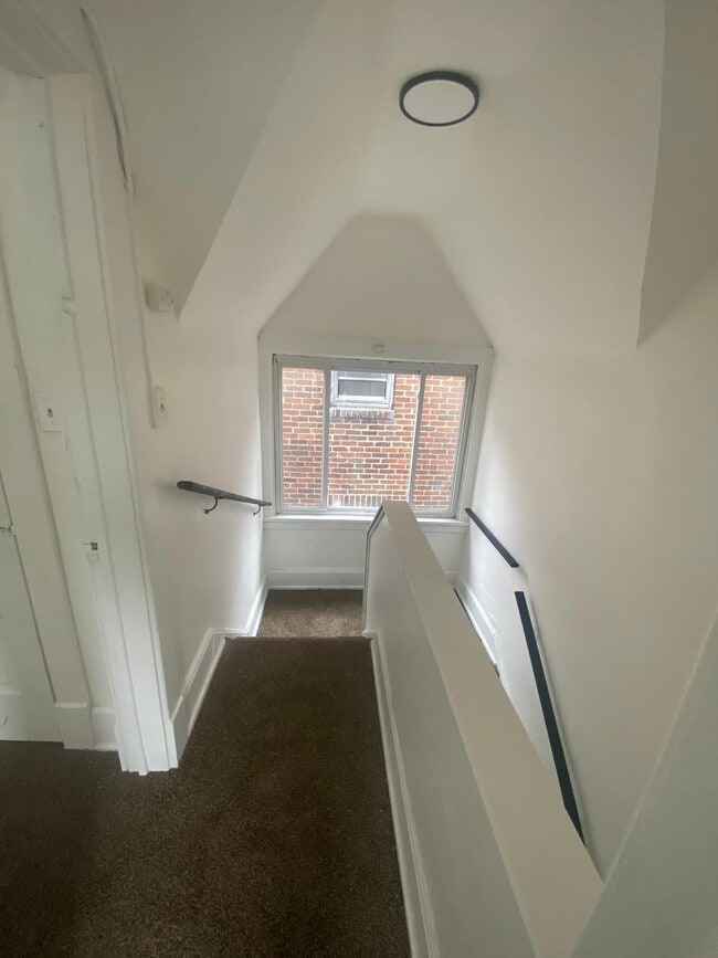 Building Photo - 712 Franklin Ave