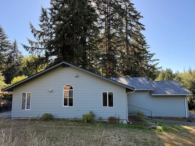 Building Photo - 658 Fox Dr
