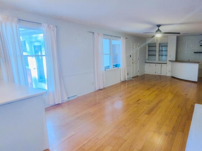 Building Photo - 122 Maxwell Dr