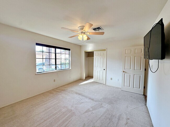 Building Photo - 1 MONTH FREE!!! 2 BEDROOM SINGLE STORY TOWNHOME 55+ COMMUNITY
