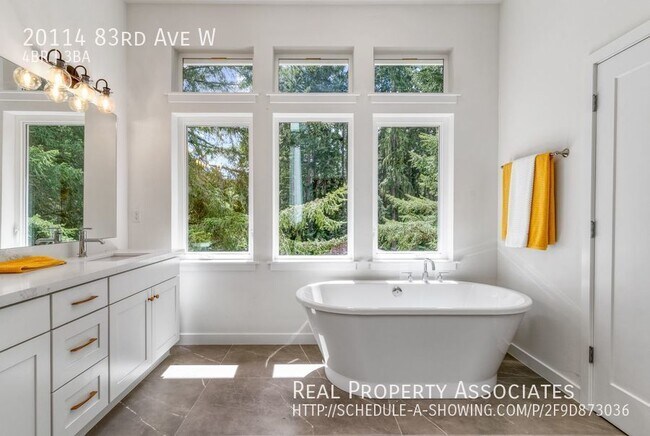 Building Photo - Edmonds Home