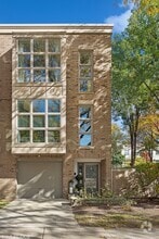 Building Photo - 2301 N Wayne Ave