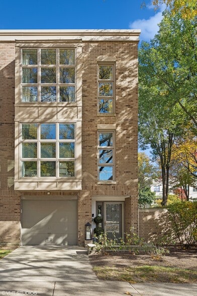 Primary Photo - 2301 N Wayne Ave