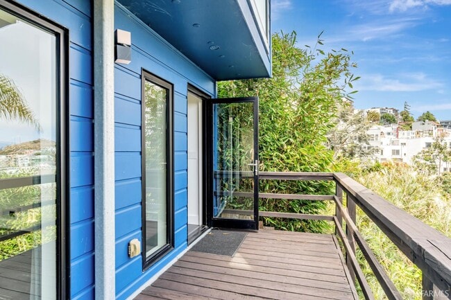 Building Photo - 69 Uranus Terrace