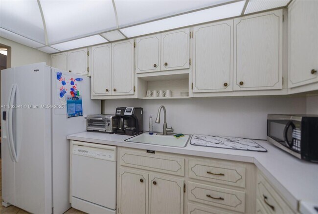 Building Photo - 1980 S Ocean Dr