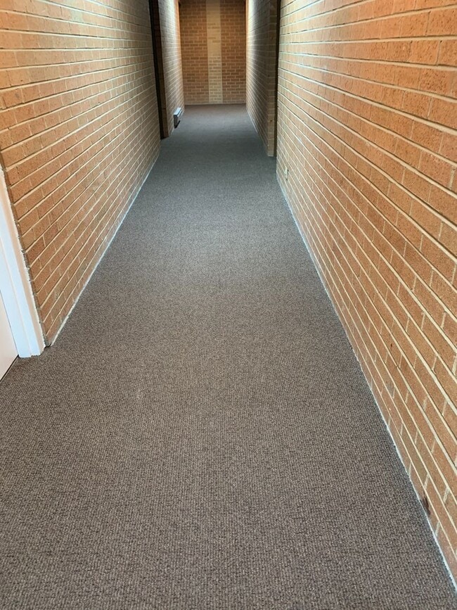 Building Photo - 1 Bed One Bath in DOWNTOWN Forest Park!!!