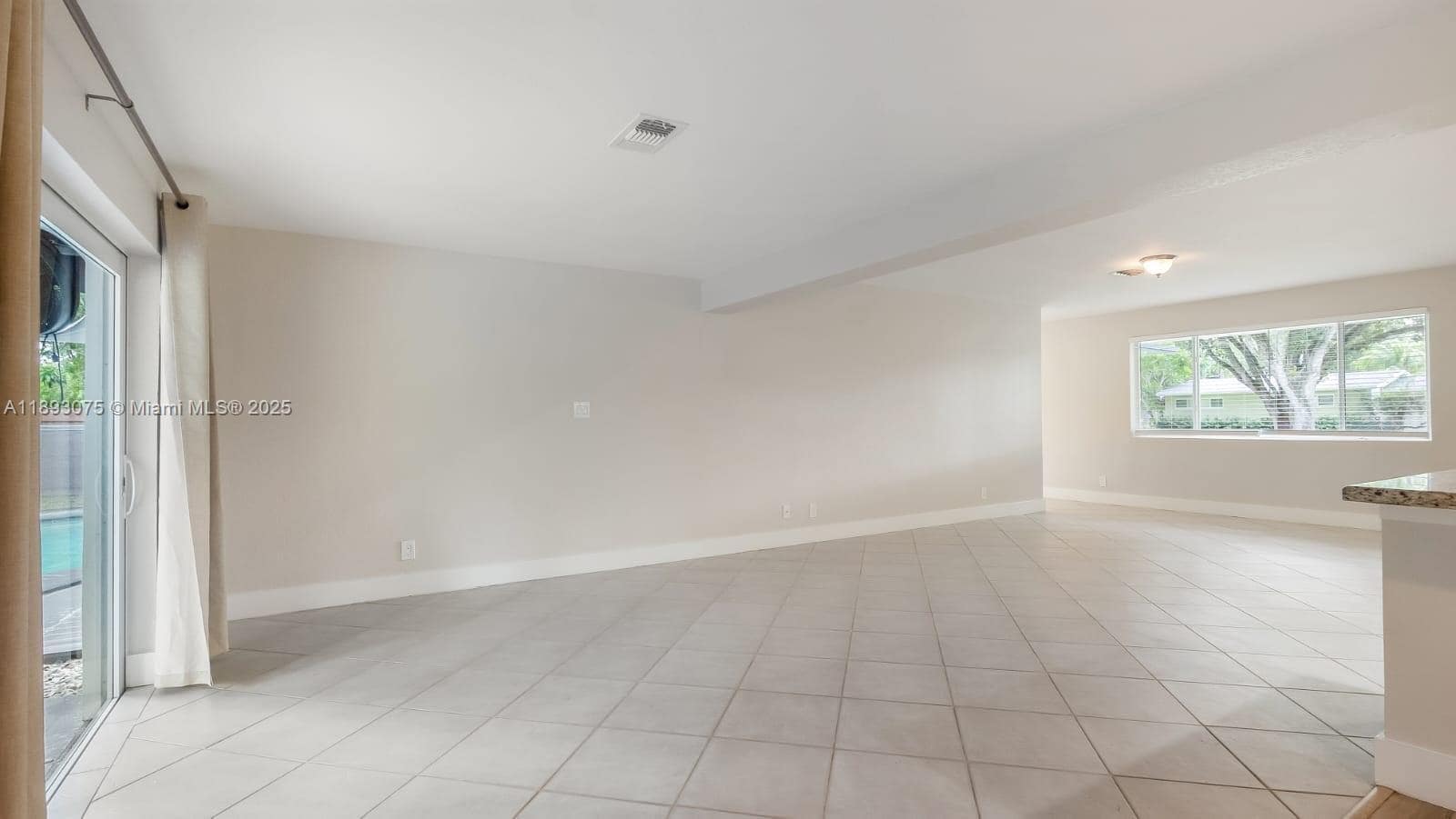 Building Photo - 740 Beachwood Ln