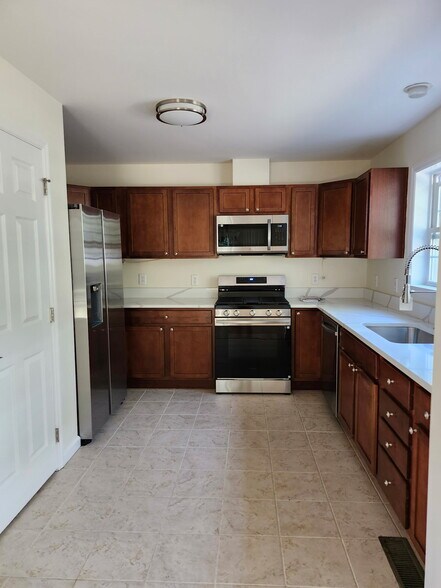 Building Photo - 126 Nethermont Ave