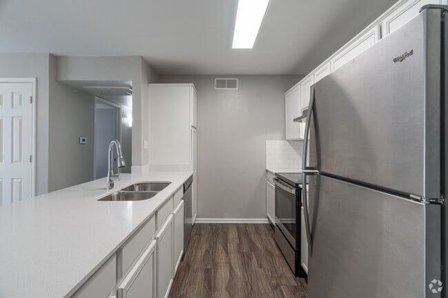 2BR, 2BA - 993SF - Henderson Place Apartments