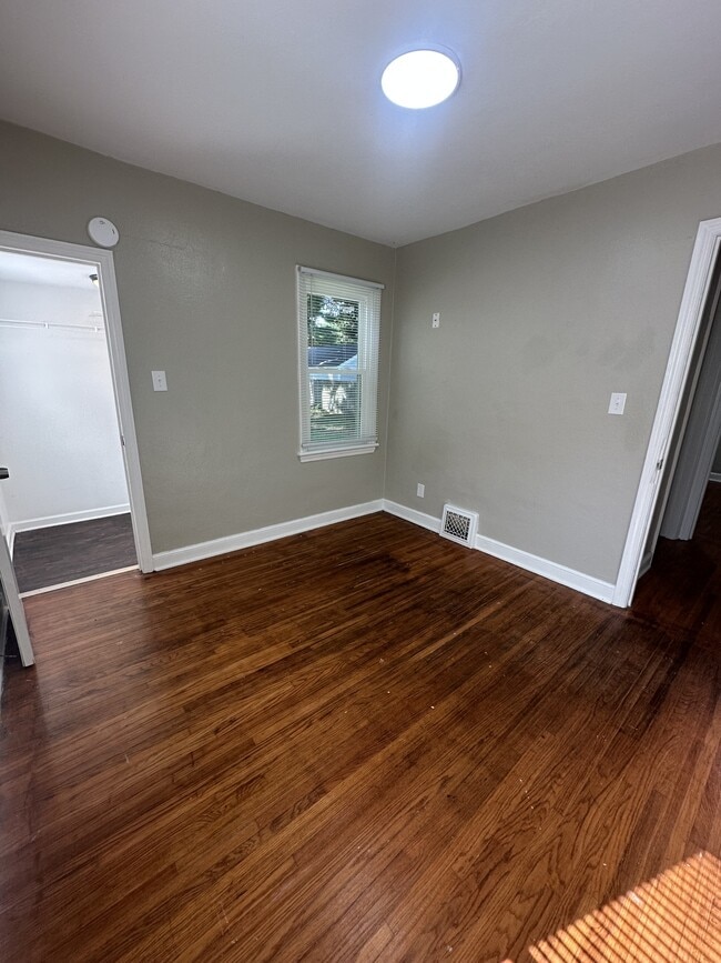 Building Photo - 231 Sheridan Dr