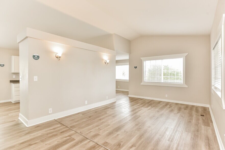 Building Photo - 4492 Ripple Dr