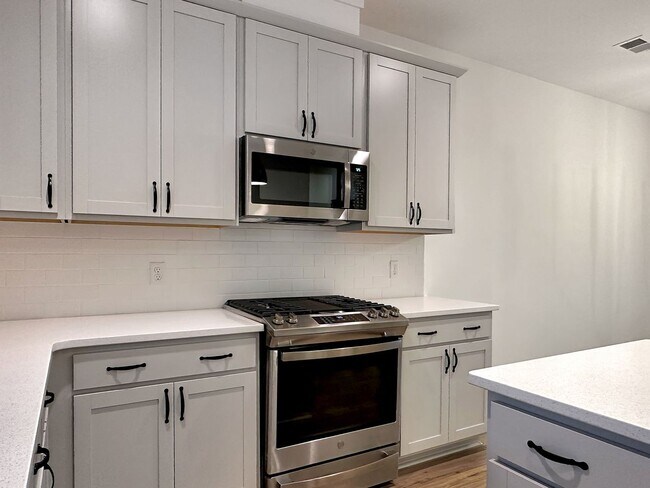 Building Photo - Luxury Townhome in Midtown Nexton