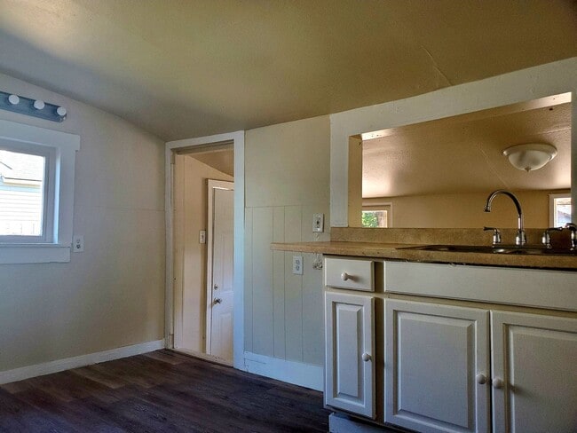 Building Photo - 3 Bed 1 Bath Home!!!