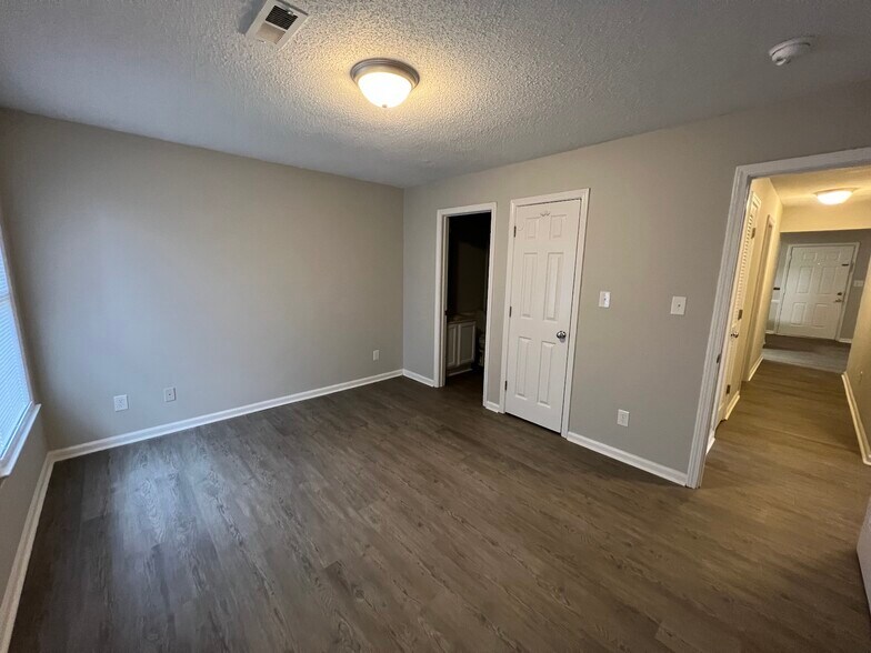 Building Photo - 2909 Spring Garden St