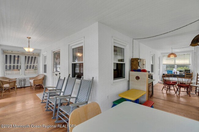 Building Photo - 683 Main Ave