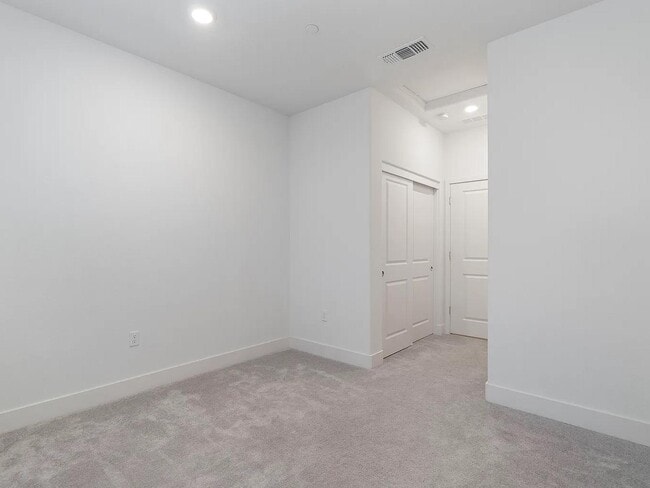 Building Photo - 8333 Kyler Rd