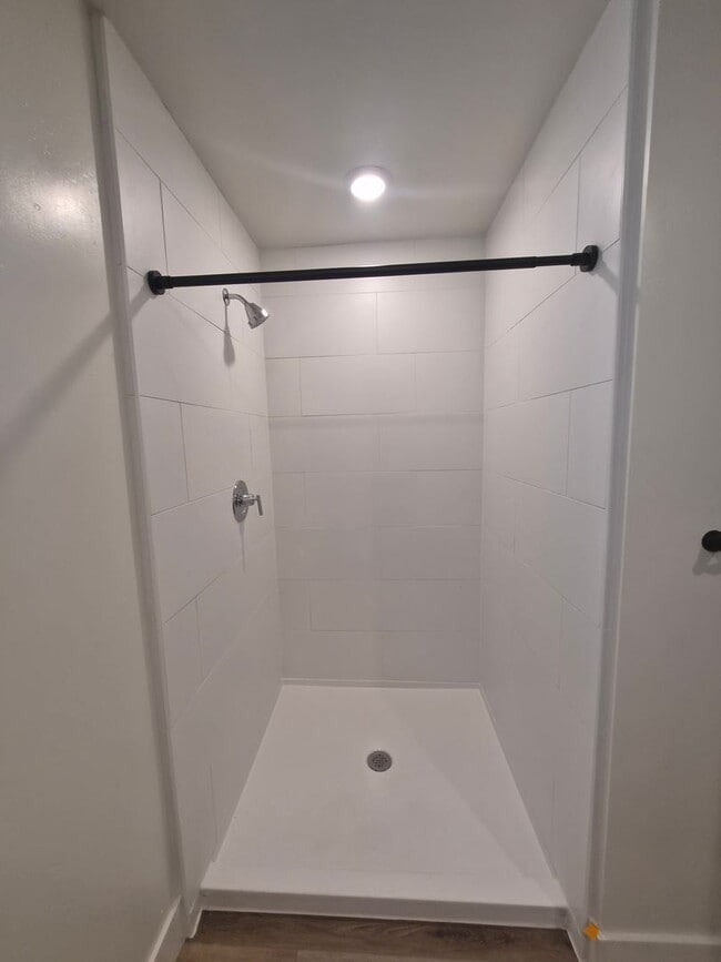 Building Photo - Beautifully Renovated 3 bedroom 2 Bath House