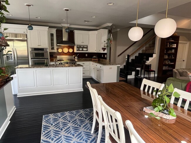 Building Photo - Beautiful 5 Bed 3 Bath Home! Fall 2026!