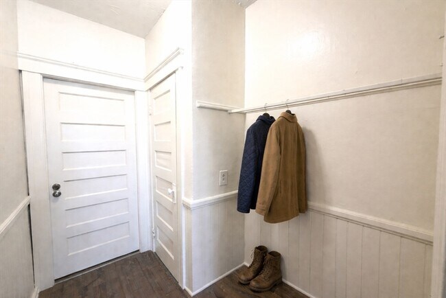 Building Photo - 8 Almont Ave