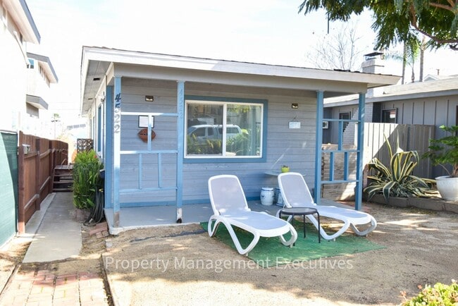 Building Photo - Adorable Studio with an Ocean View