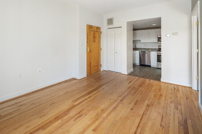 Building Photo - 1820 Lancaster St