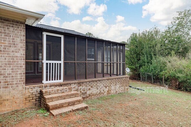 Building Photo - 160 Jockey Club Dr