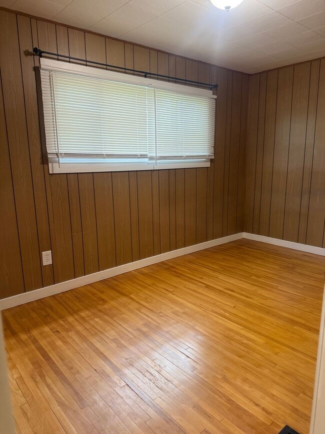 Building Photo - 106 Hoover Dr