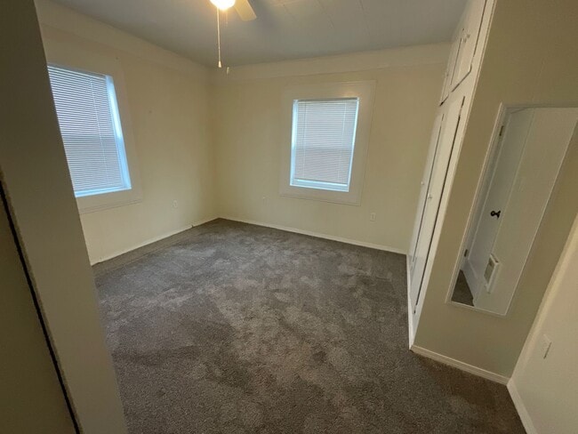 Building Photo - 2304 N Fir St