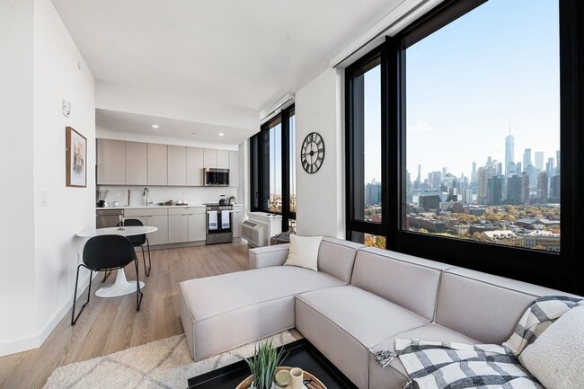 Building Photo - CMPND 26 Van Reipen