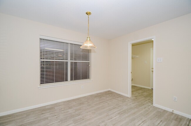 Building Photo - 5910 Llano Creek Dr