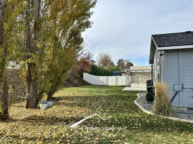 Building Photo - 2070 Kelly Dr