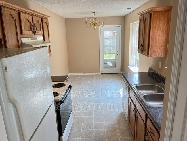 Building Photo - 9221 Lazzini Cove