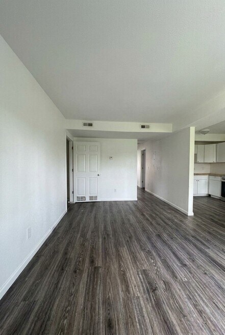 Building Photo - 2034 Catalpa Dr.