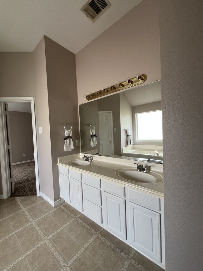 Building Photo - 5619 Andalusia Trail
