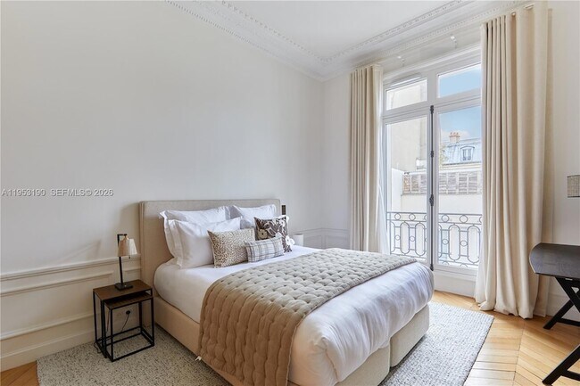 Building Photo - 11 Rue St