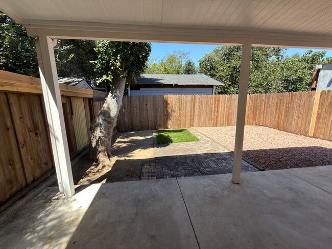 Building Photo - 418 E La Veta Ave