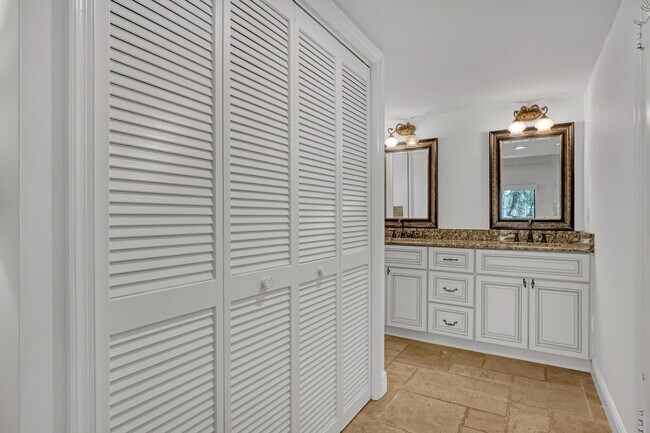 Building Photo - 11863 Wimbledon Cir