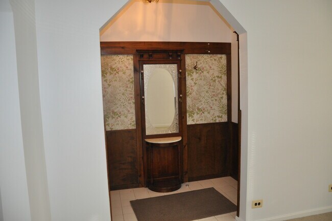 Building Photo - 3332 N Bell Ave